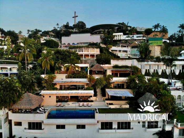 House for sale in Las Brisas la Cruz in Acapulco