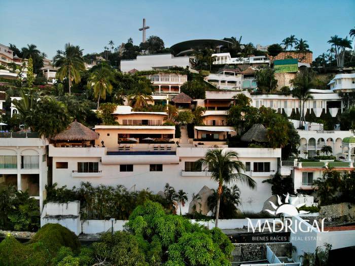 House for sale in Las Brisas la Cruz in Acapulco