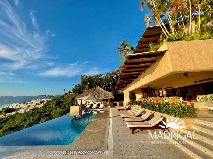 House for sale in Las Brisas la Cruz in Acapulco