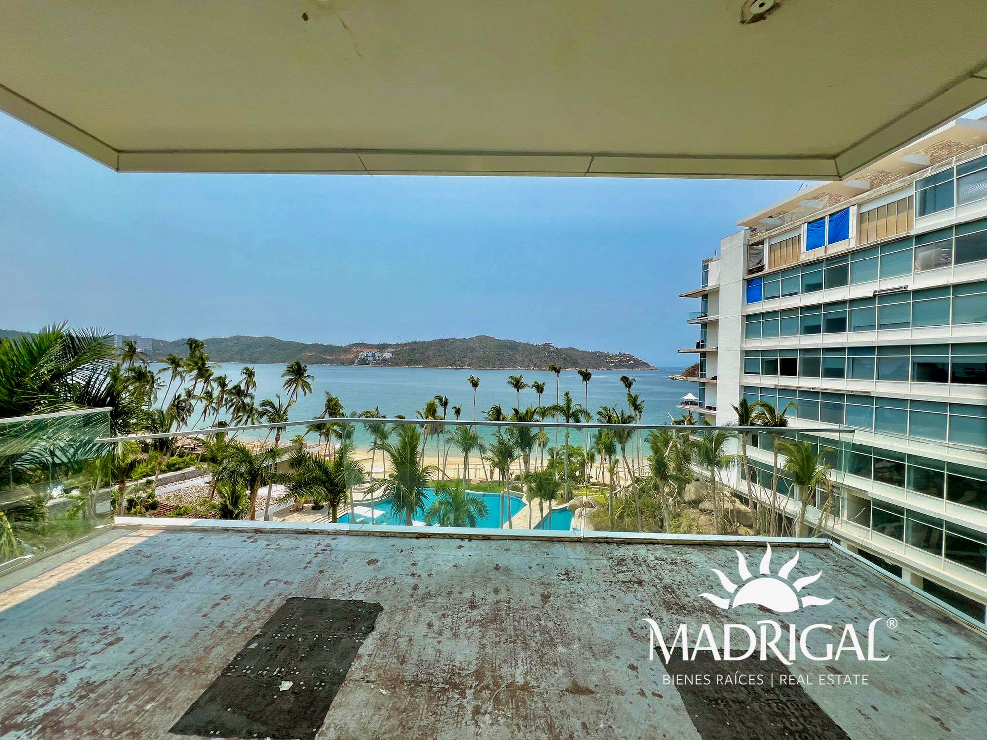 Bahlay | Pichilingue Diamante beachfront apartment for sale