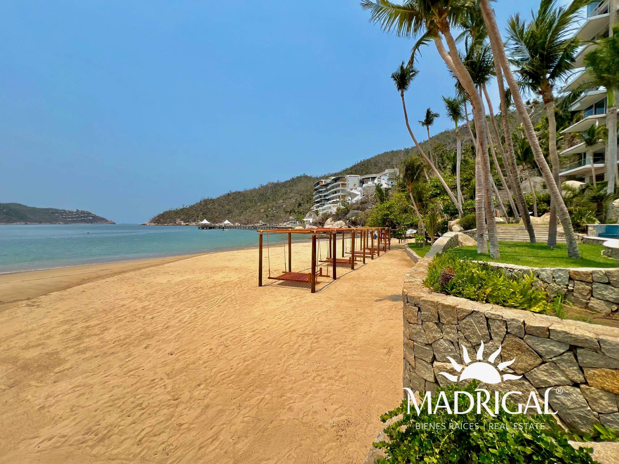 Bahlay | Pichilingue Diamante beachfront apartment for sale