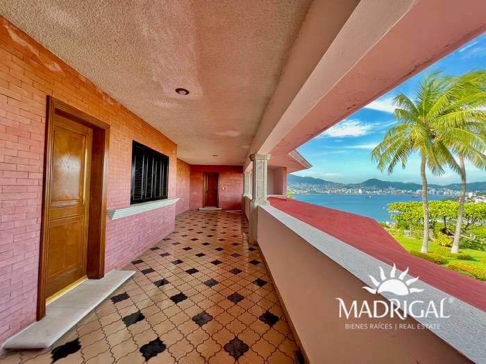 Casa en venta en el Fraccionamiento Las Playas en la Zona Tradicional del Puerto de Acapulco