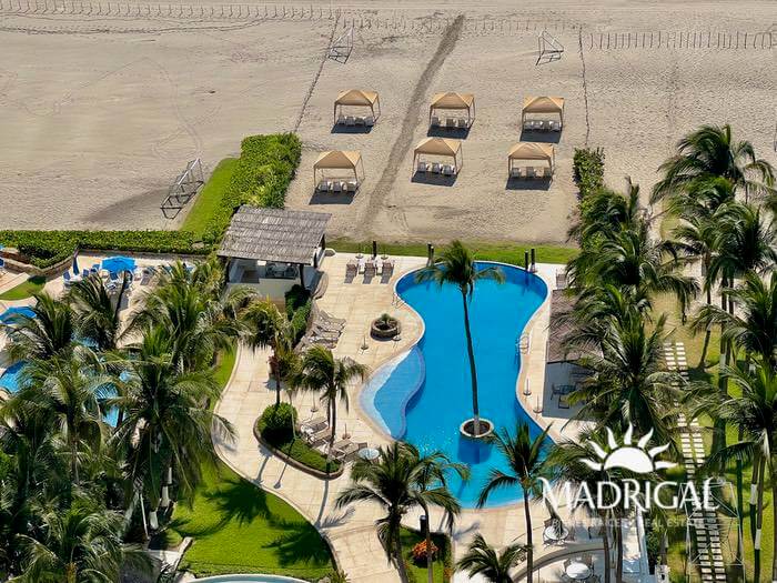 Penthouse for sale in the Oasis Condominium in Playa Diamante Acapulco in front of the beach