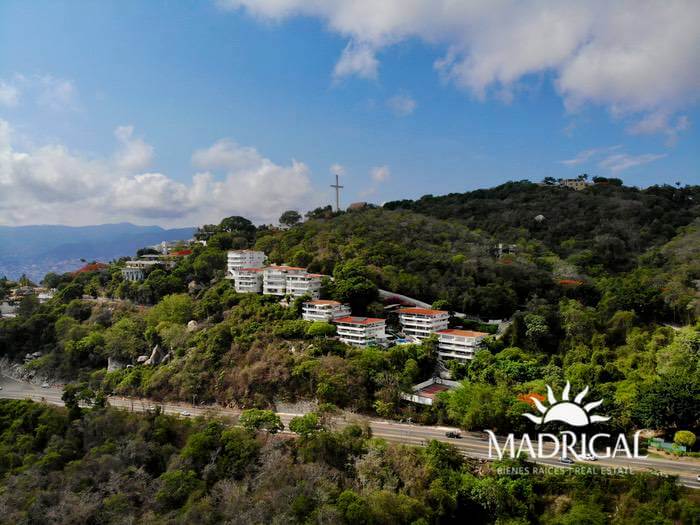 Land for sale of 1360 m2 in the Fracc Brisas Marques a few steps from the Escénica