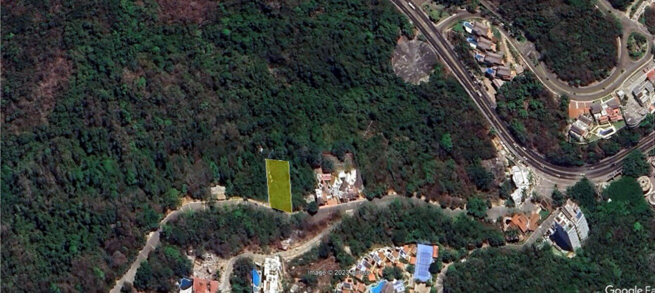 Land for sale of 1360 m2 in the Fracc Brisas Marques a few steps from the Escénica