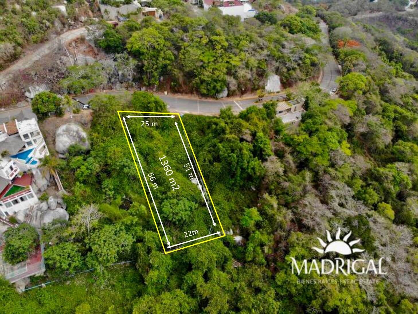 Land for sale of 1360 m2 in the Fracc Brisas Marques a few steps from the Escénica