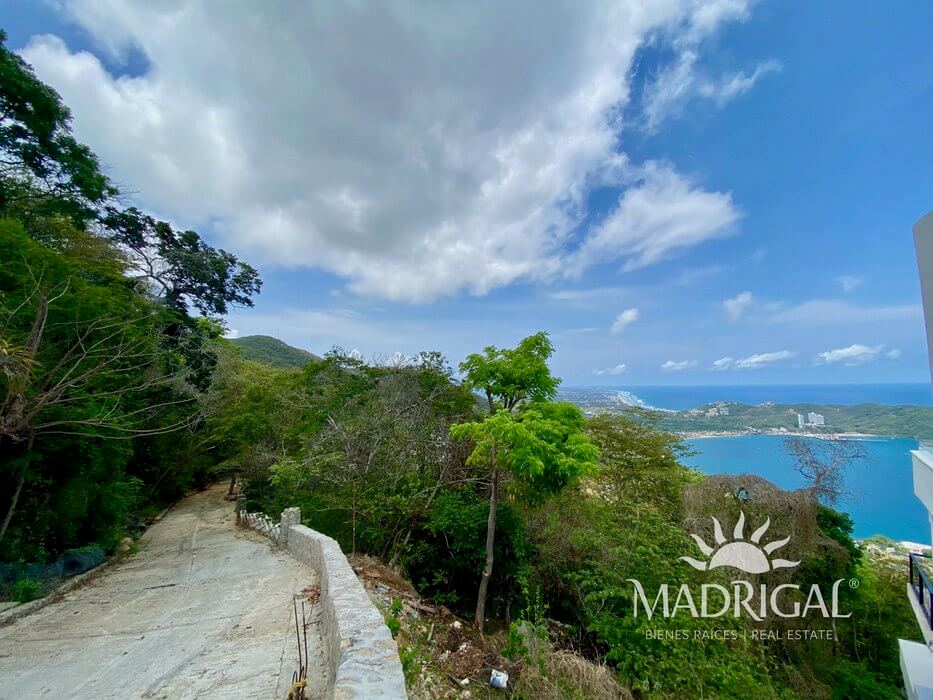 Lote en venta de 1,209.64 m2 en la Cima del Marques Acapulco