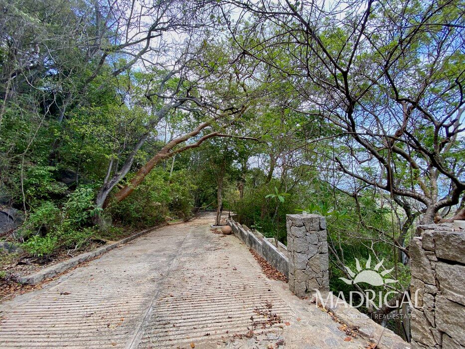 Lote en venta de 1,209.64 m2 en la Cima del Marques Acapulco