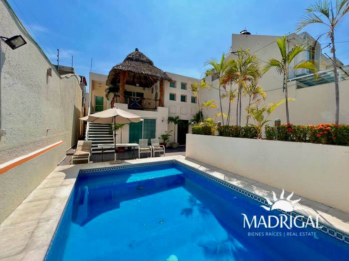 House for sale in Costa Azul, with five bedrooms and a pool