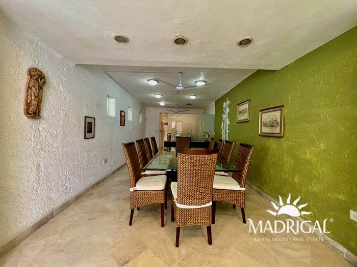 House for sale in Costa Azul, with five bedrooms and a pool