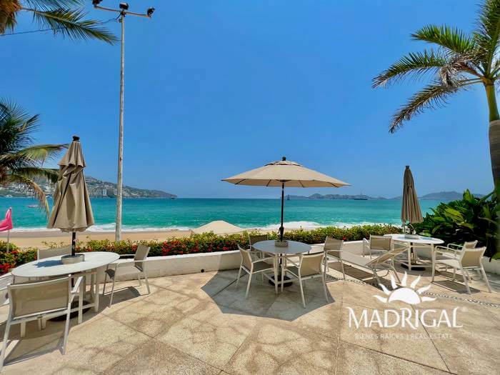 Antibes | Apartment for sale in Acapulco Bay with three bedrooms