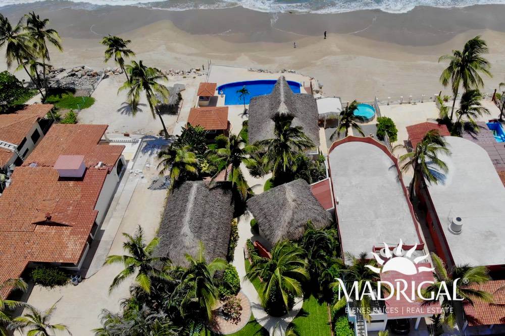 Casa en venta frente a playa en Playa Blanca Zihuatanejo 