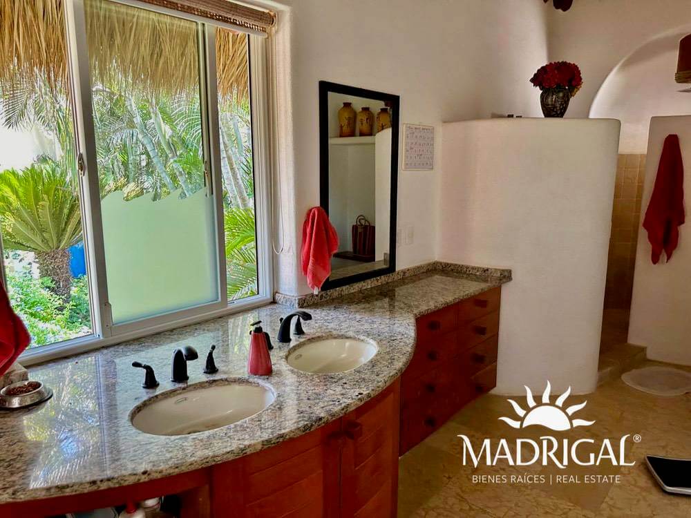 Beachfront House for Sale in Playa Blanca, Zihuatanejo