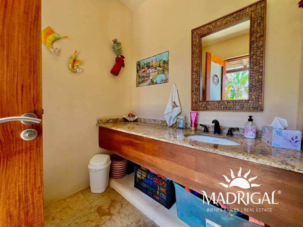 Casa en venta frente a playa en Playa Blanca Zihuatanejo 