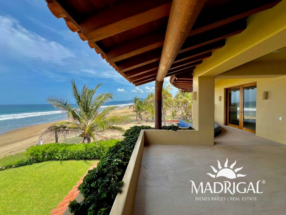 Oceanfront apartment for sale in Playa Blanca Zihuatanejo