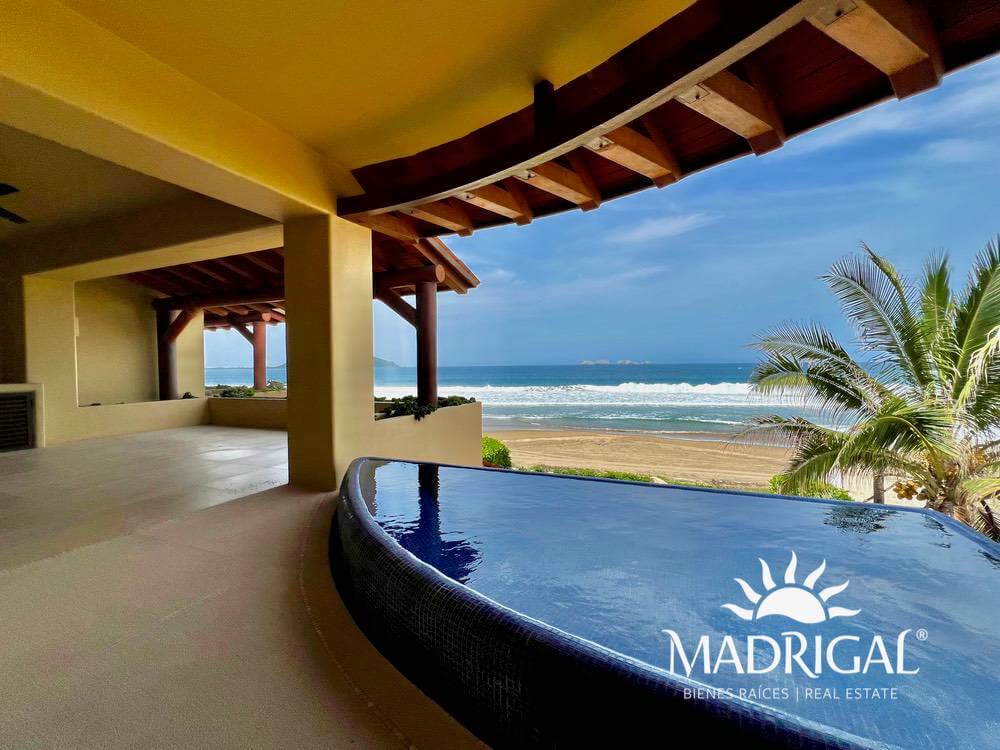 Oceanfront apartment for sale in Playa Blanca Zihuatanejo