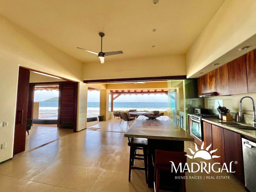 Beachfront apartment for sale in Playa Blanca Zihuatanejo