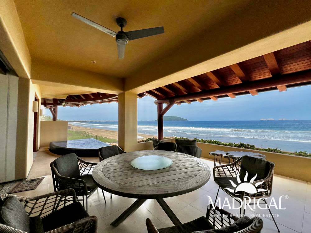 Beachfront apartment for sale in Playa Blanca Zihuatanejo