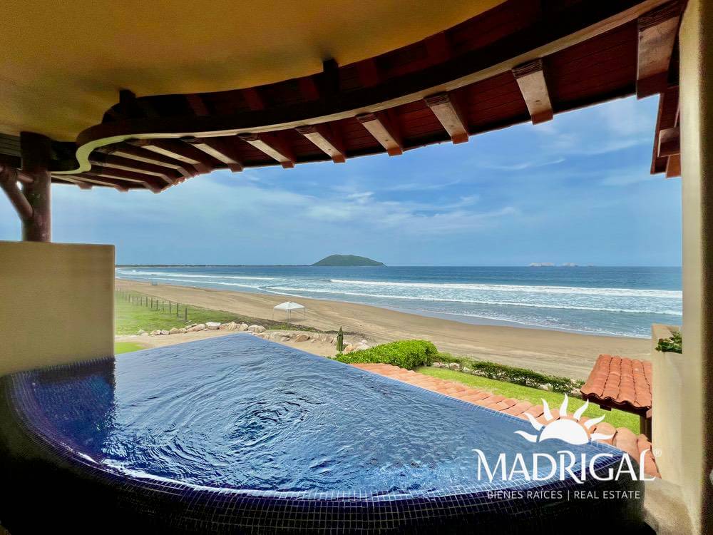 Beachfront apartment for sale in Playa Blanca Zihuatanejo