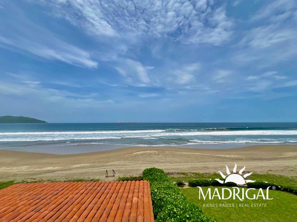 Beachfront apartment for sale in Playa Blanca Zihuatanejo