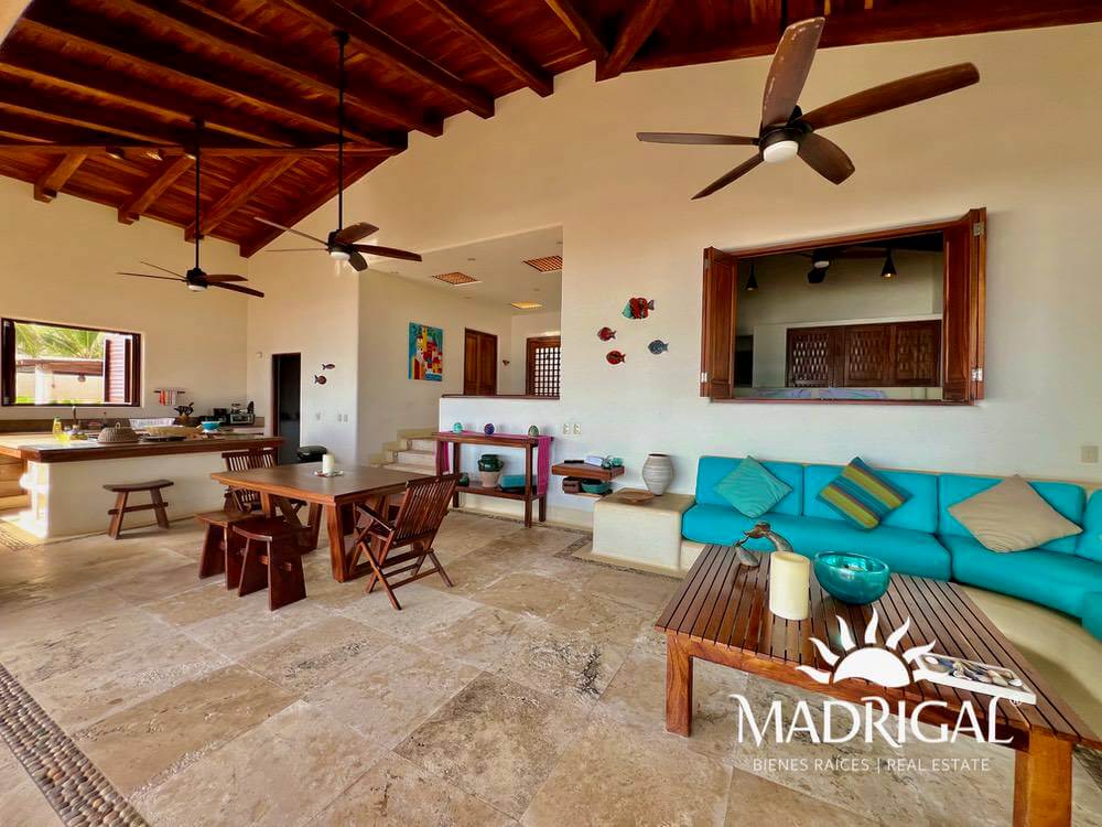 Villas Solecito, villa en venta frente al mar en Playa Blanca Zihuatanejo