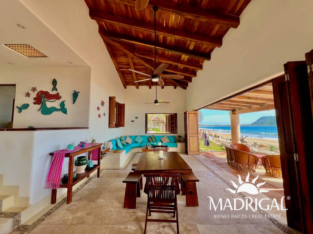 Villas Solecito, villa en venta frente al mar en Playa Blanca Zihuatanejo