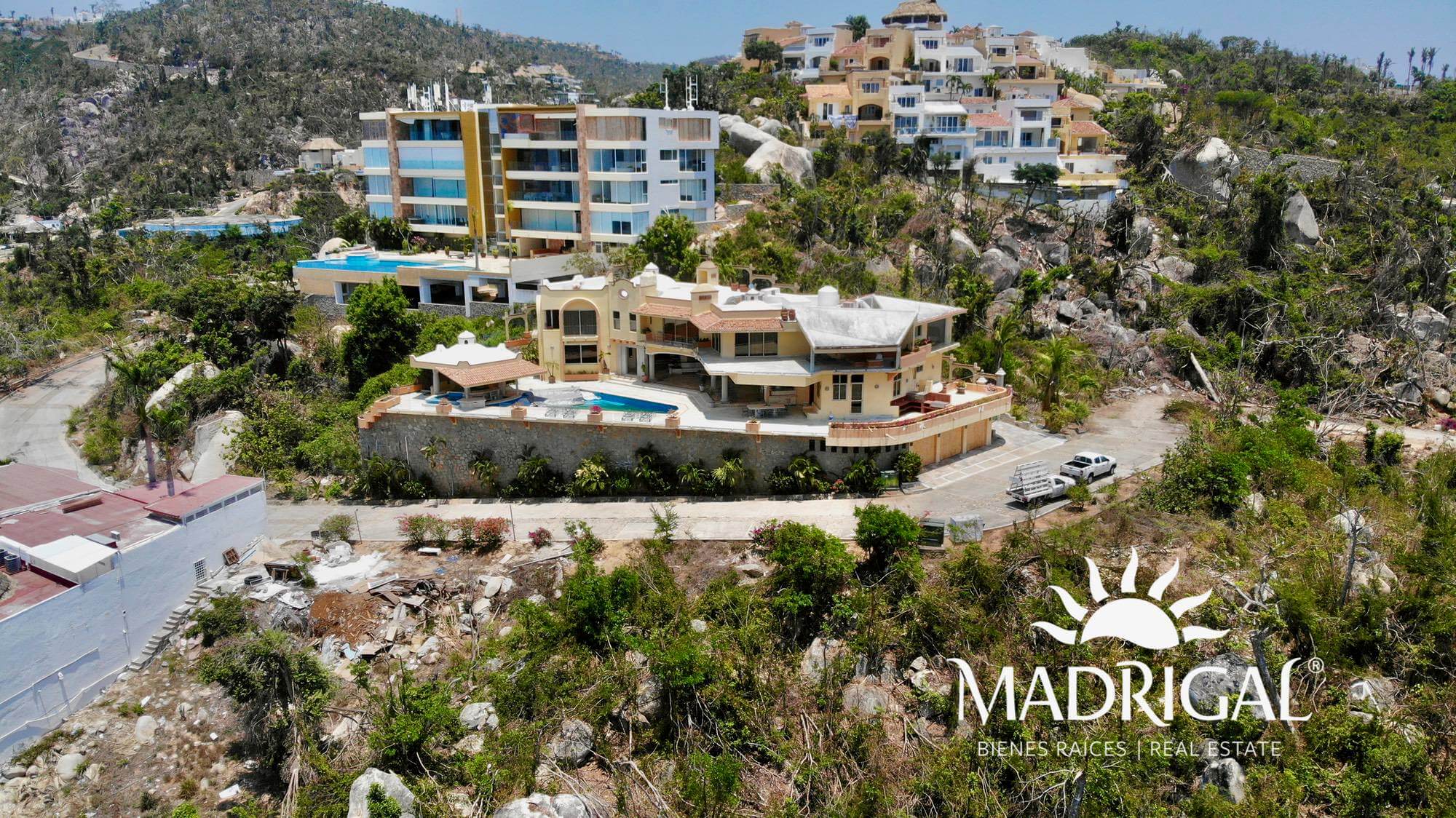 Casa en venta en el Brisas Marquez con vista al mar