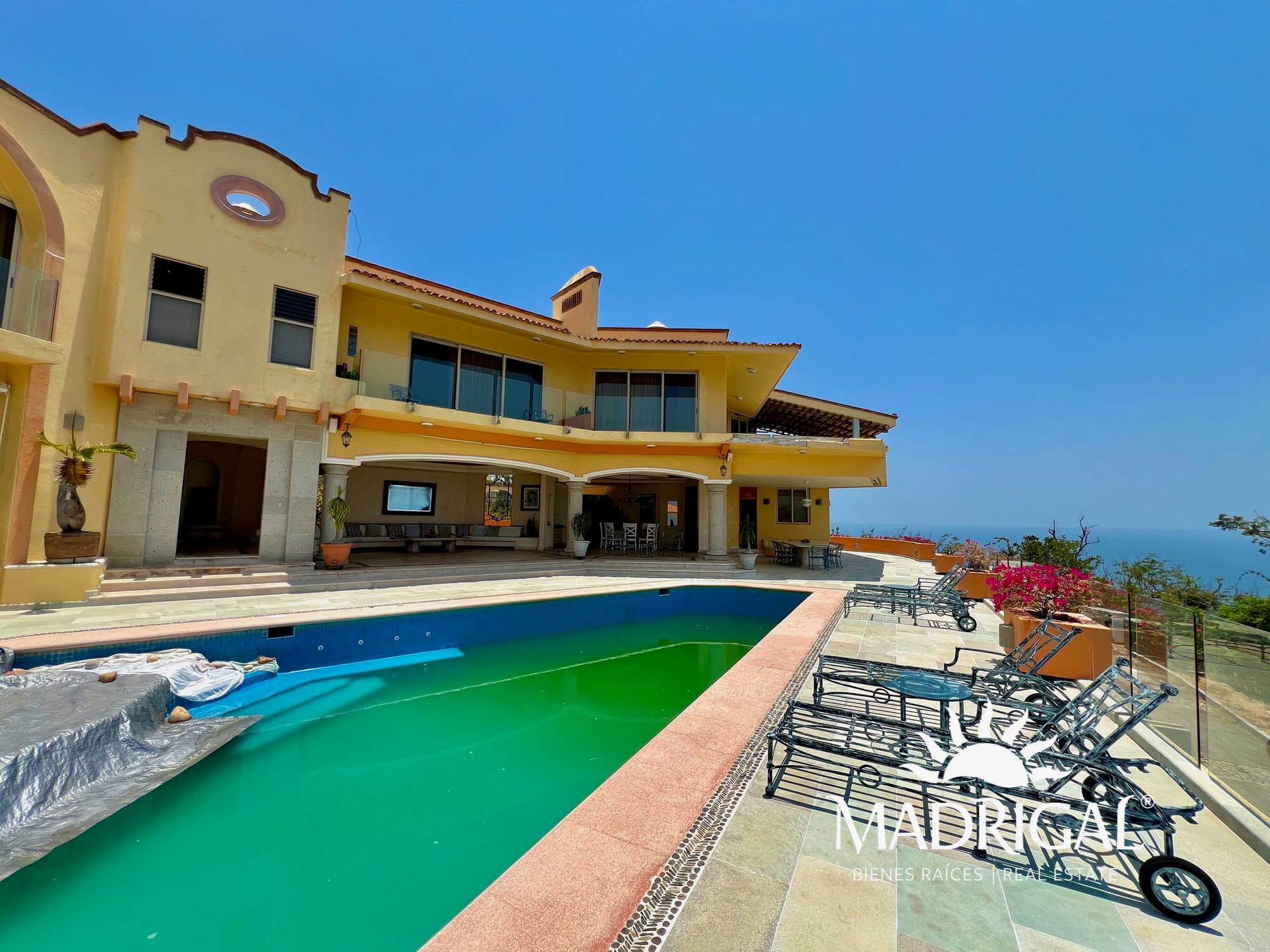 Casa en venta en el Brisas Marquez con vista al mar