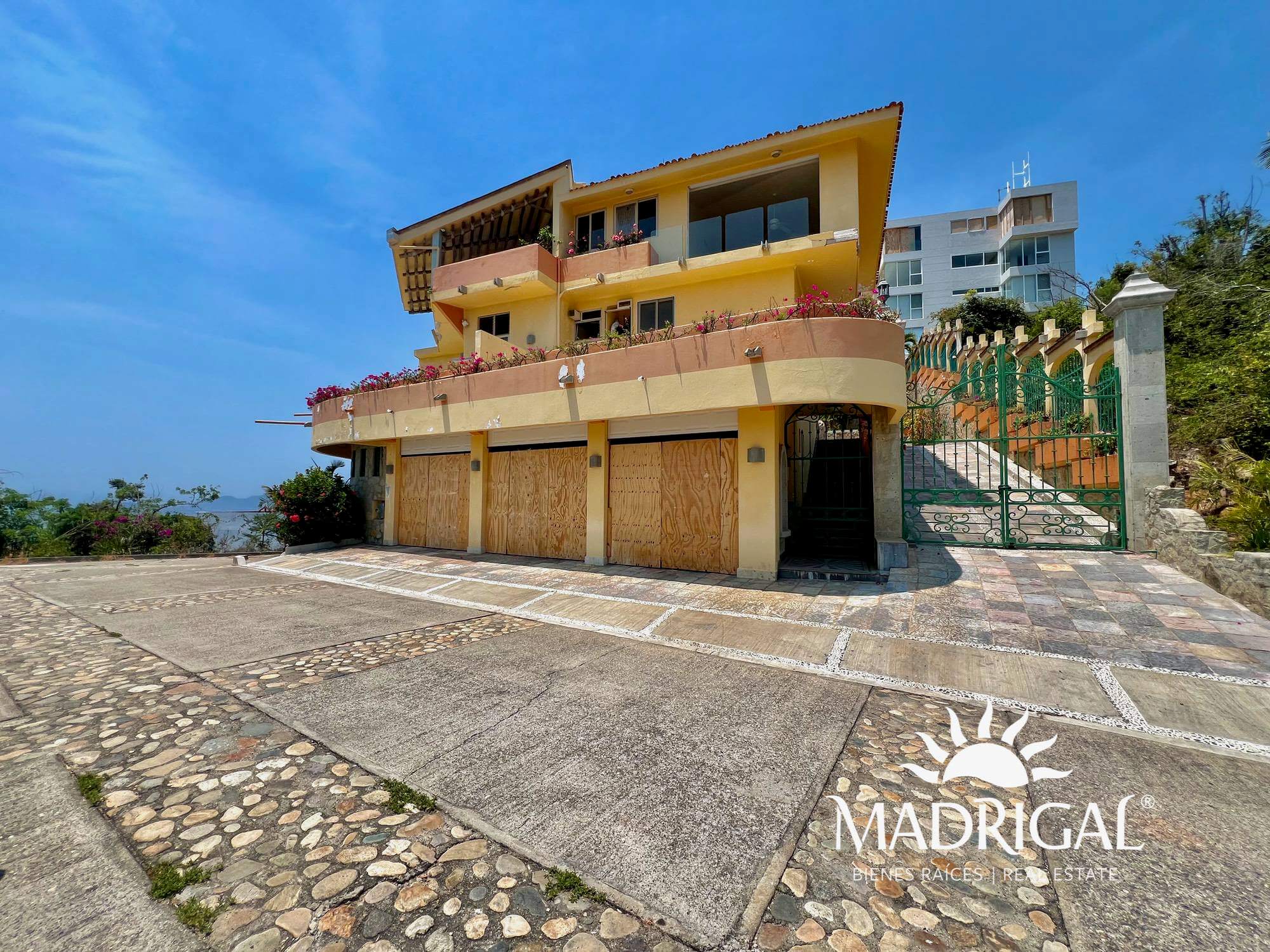 Casa en venta en el Brisas Marquez con vista al mar