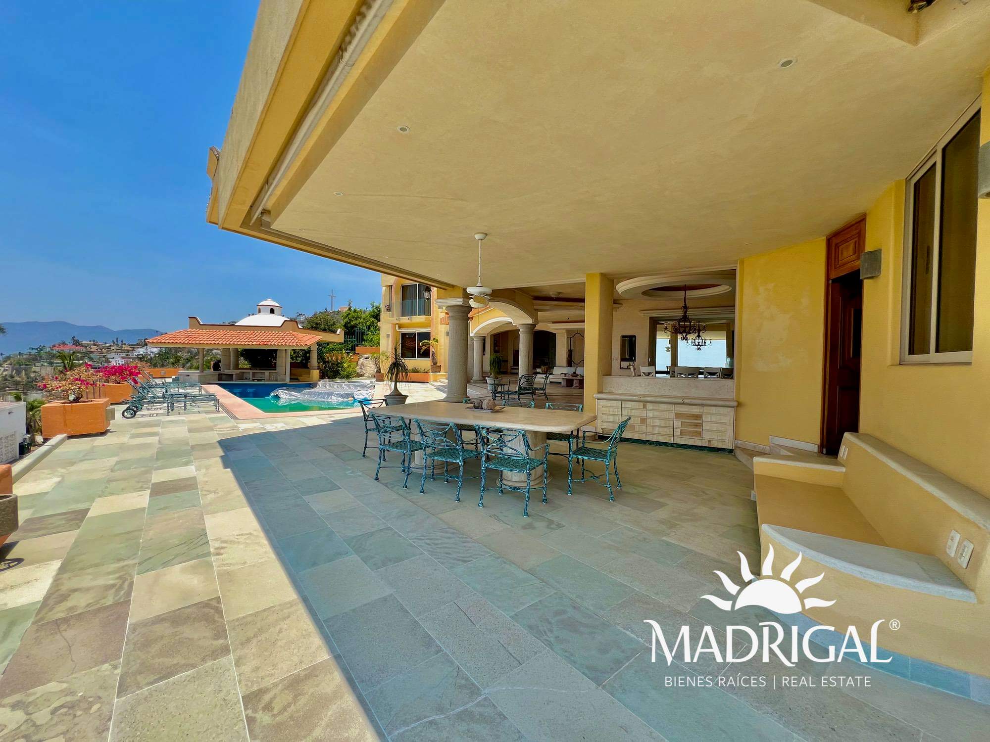 Casa en venta en el Brisas Marquez con vista al mar