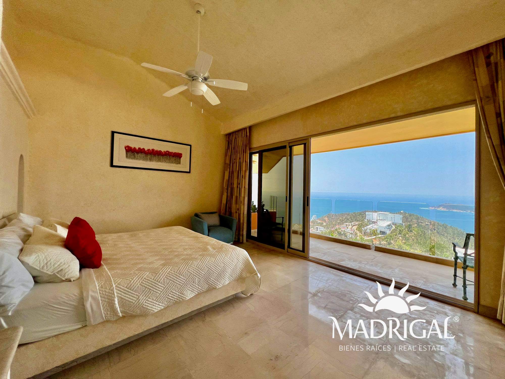 Casa en venta en el Brisas Marquez con vista al mar