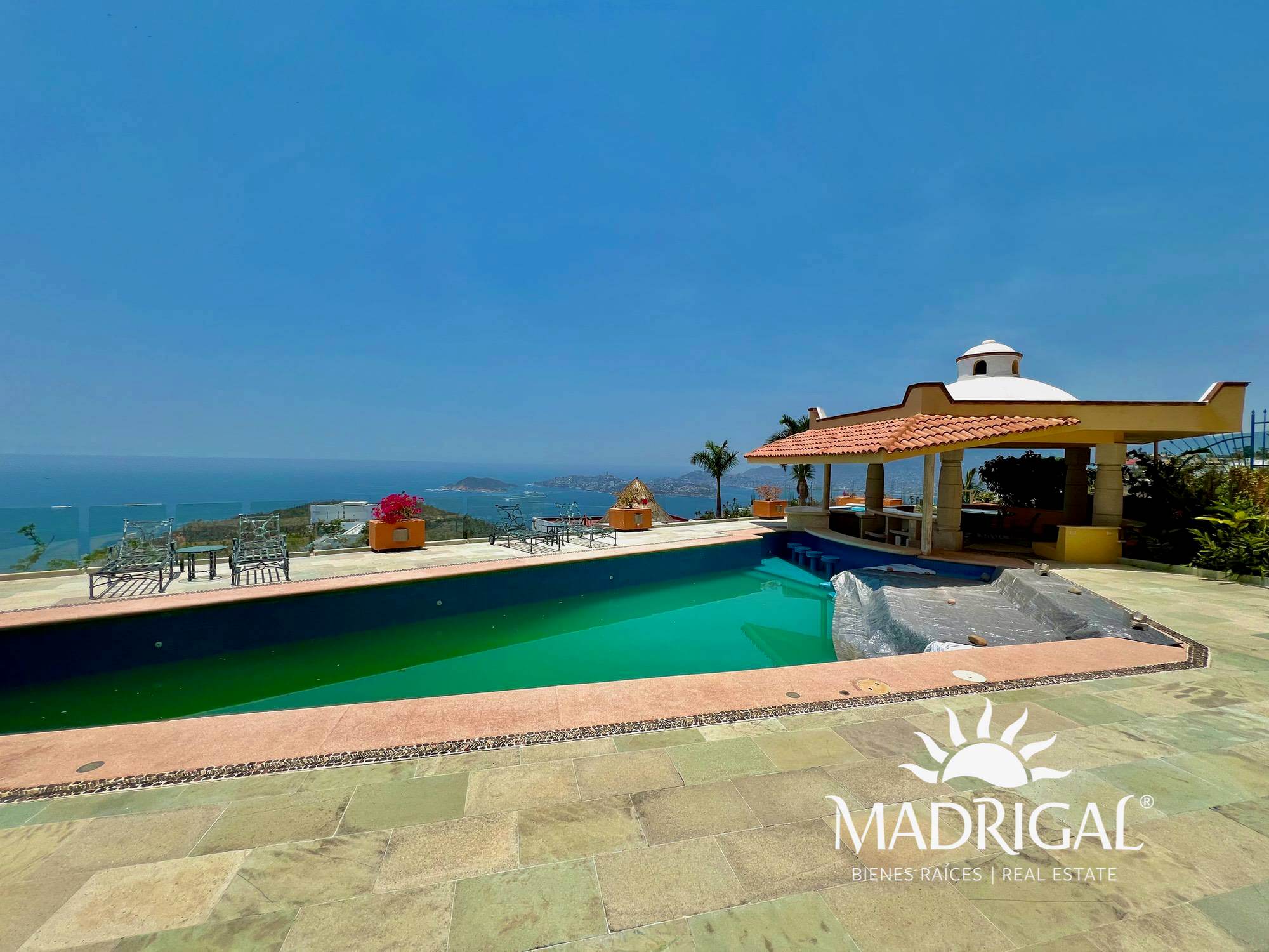 Casa en venta en el Brisas Marquez con vista al mar