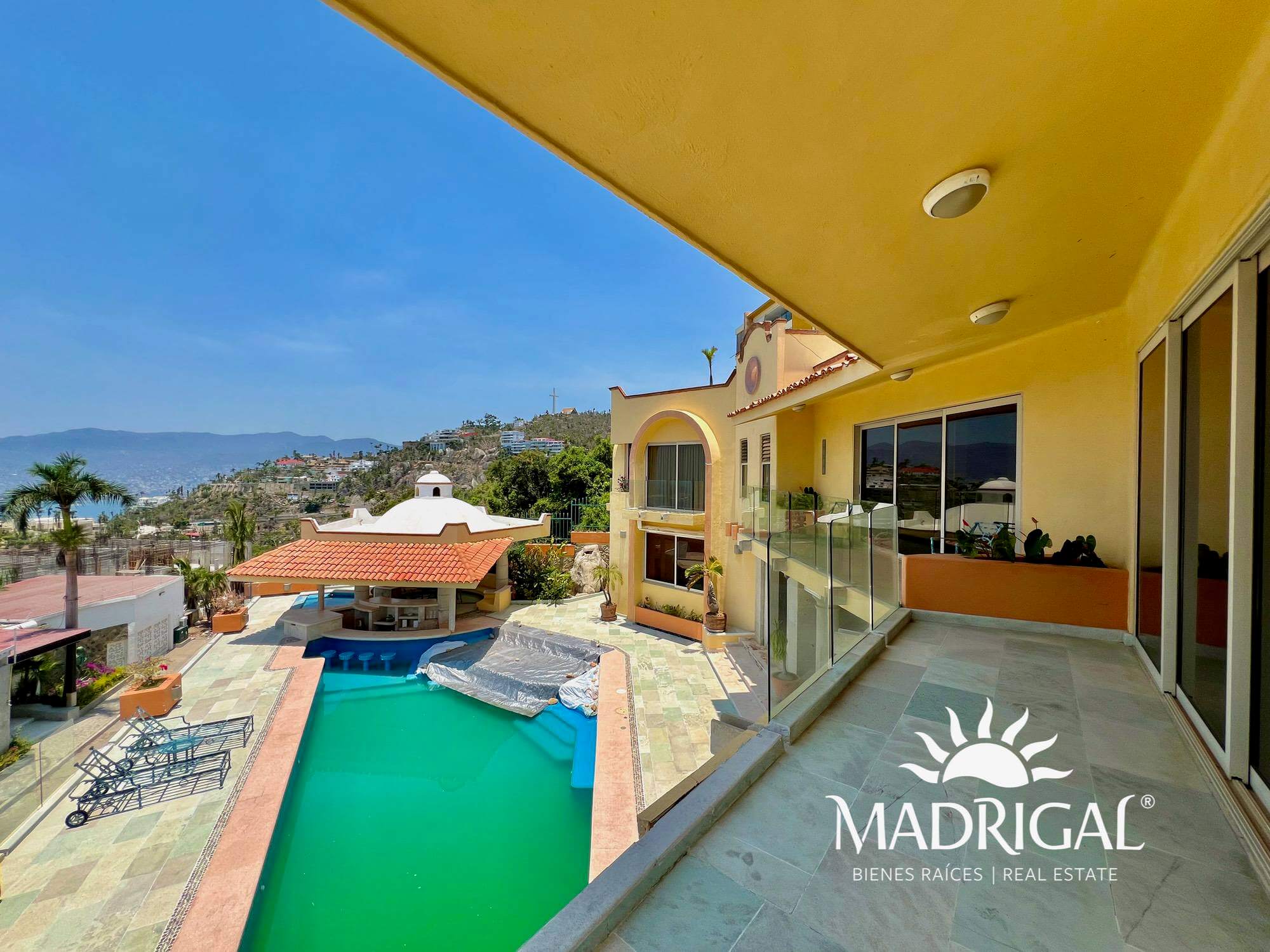 Casa en venta en el Brisas Marquez con vista al mar