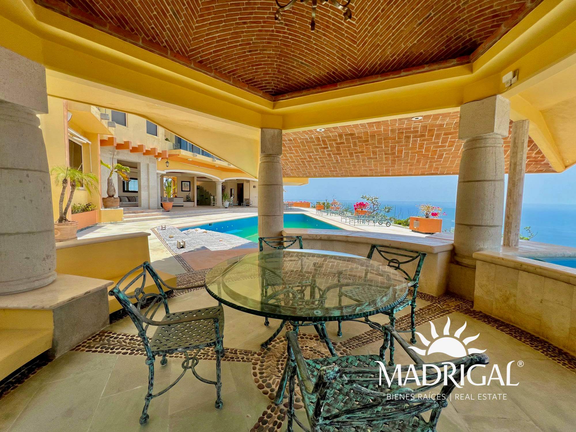 Casa en venta en el Brisas Marquez con vista al mar