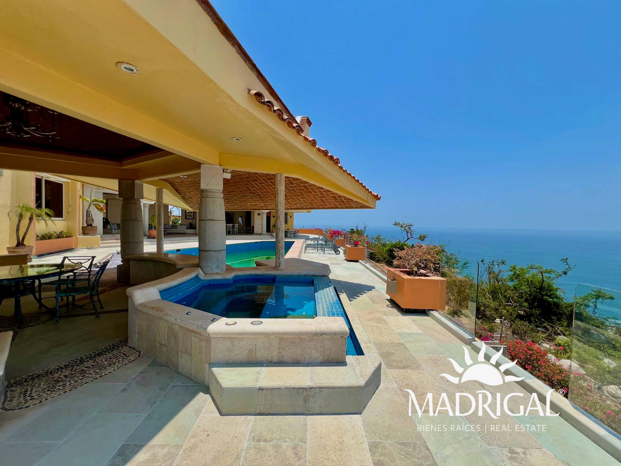 Casa en venta en el Brisas Marquez con vista al mar