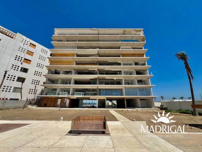 Price reduced | Costa Real, beachfront condo for sale in Playa Diamante Acapulco