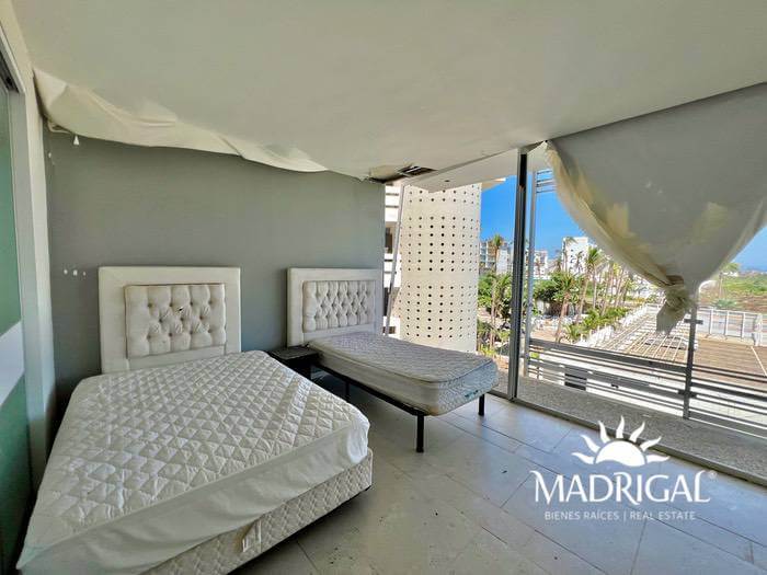 Price reduced | Costa Real, beachfront condo for sale in Playa Diamante Acapulco