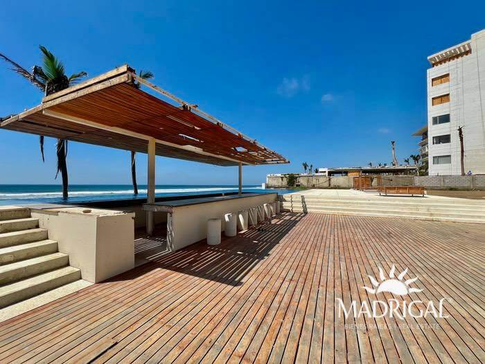 Price reduced | Costa Real, beachfront condo for sale in Playa Diamante Acapulco