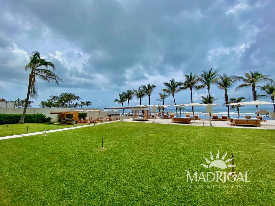 Price reduced | Costa Real, beachfront condo for sale in Playa Diamante Acapulco