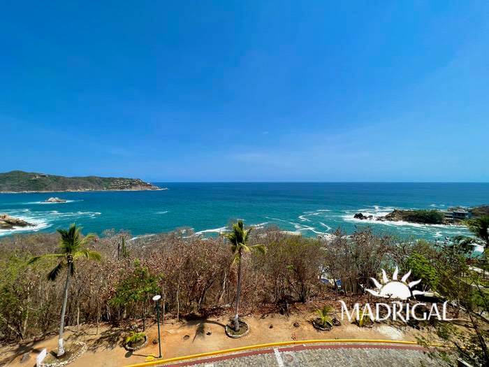 Lot for sale beachfront of 1555.15 m2 in Brisas Marquez