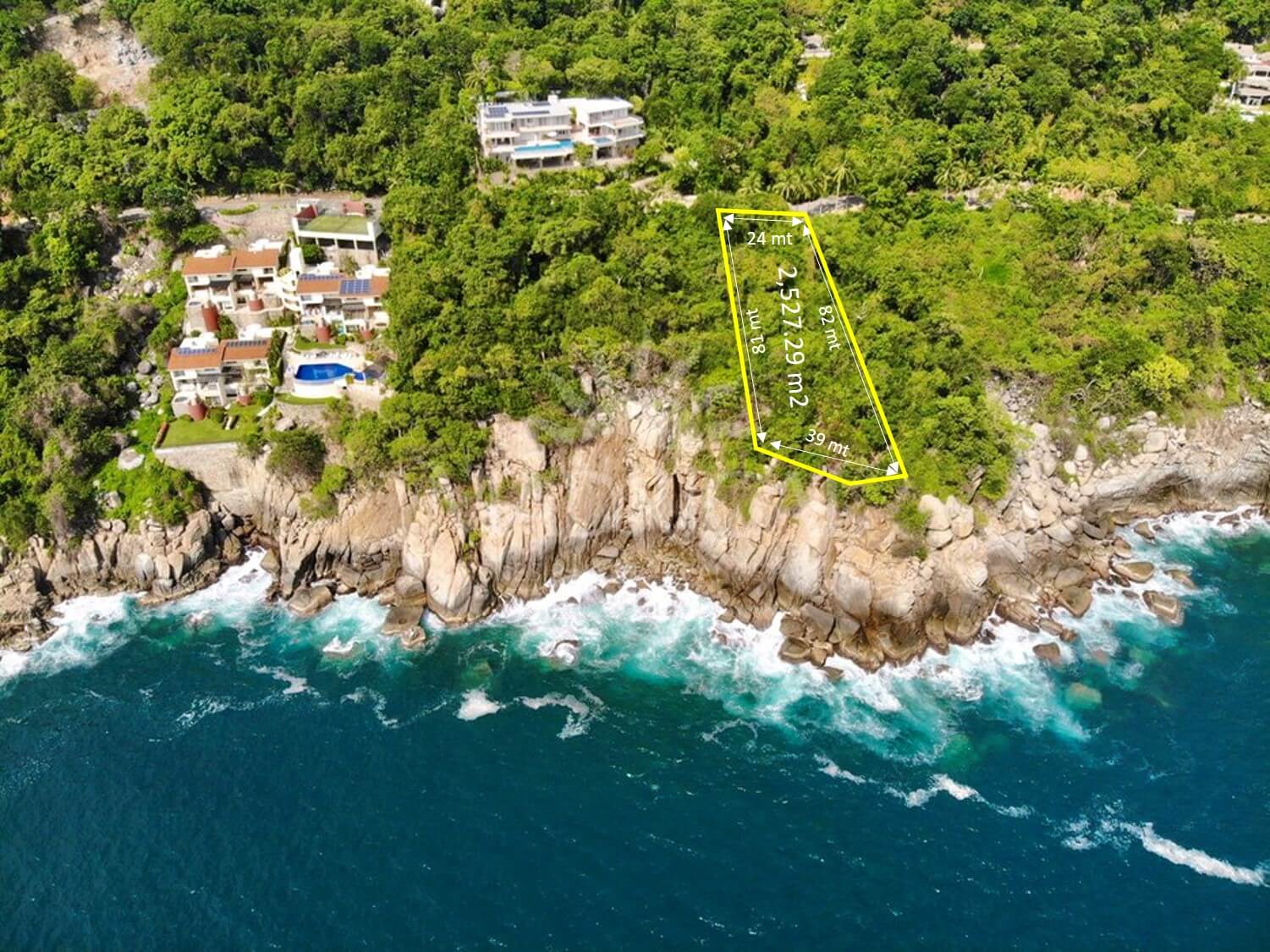 Oceanfront lot for sale of 2527.29 m2 in Brisas Marquez