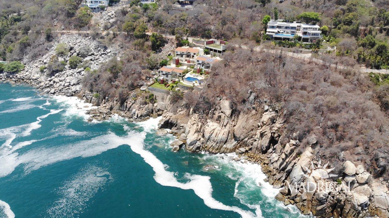 Oceanfront lot for sale of 2527.29 m2 in Brisas Marquez