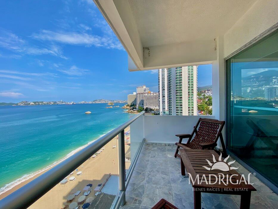 Velero y Galeón Apartment on the eighth floor for sale in Acapulco Bay