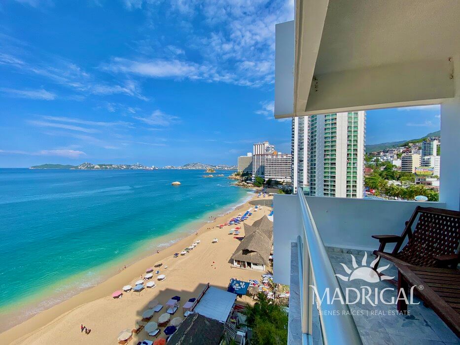 Velero y Galeón Apartment on the eighth floor for sale in Acapulco Bay