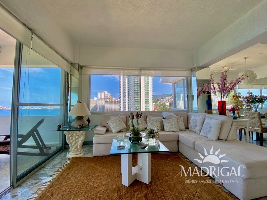 Velero y Galeón Apartment on the eighth floor for sale in Acapulco Bay