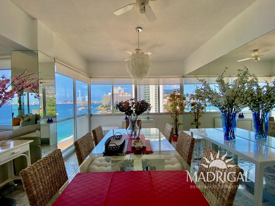 Velero y Galeón Apartment on the eighth floor for sale in Acapulco Bay