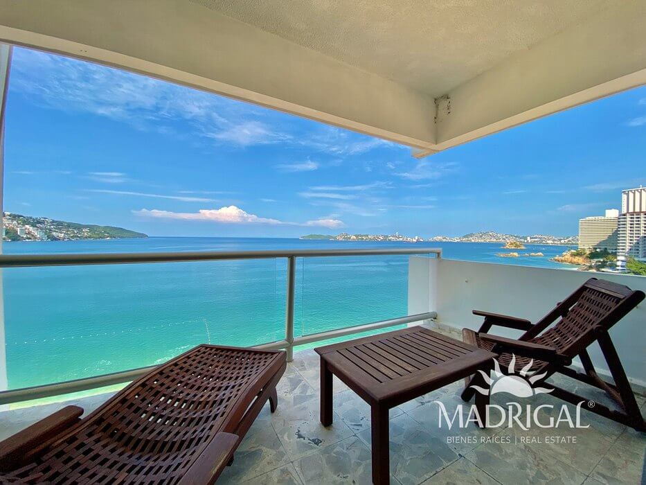 Velero y Galeón Apartment on the eighth floor for sale in Acapulco Bay