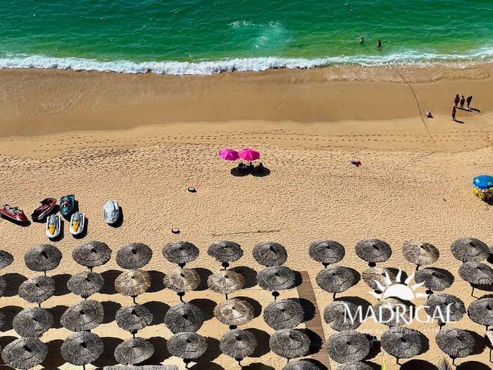 Century Resort departamento en venta frente a playa en la bahía