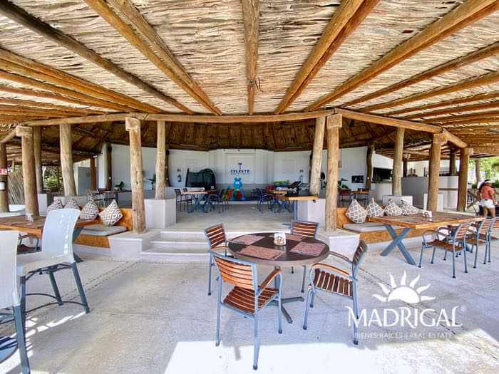 Gran casa en venta en Real Diamante con seis recámaras y vista al mar