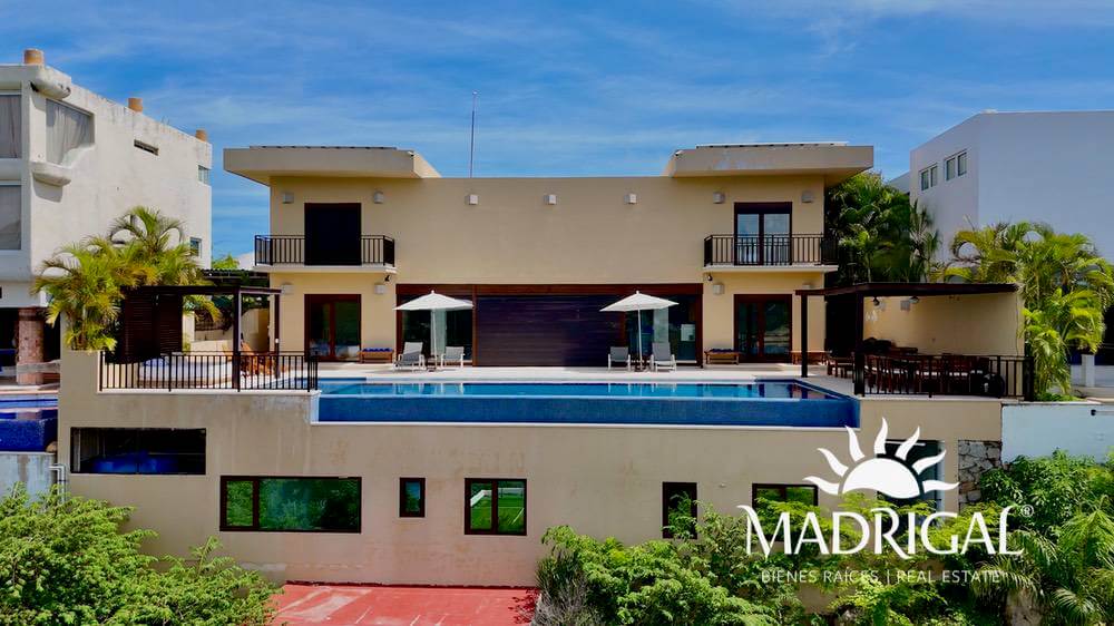 Villa available for purchase in Real Diamante, overlooking Puerto Marques